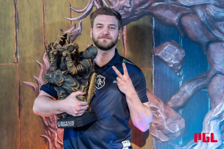 Тренер Team Liquid по Dota 2 дерзко объяснил разгром Aurora Gaming и высказался об Insania